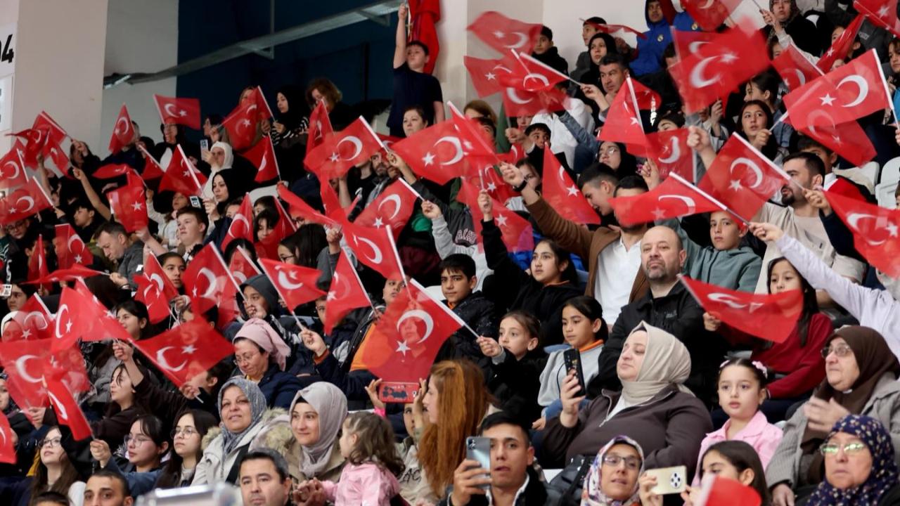 23 Nisan Afyonkarahisar’da Görkemli Törenle Kutlandı