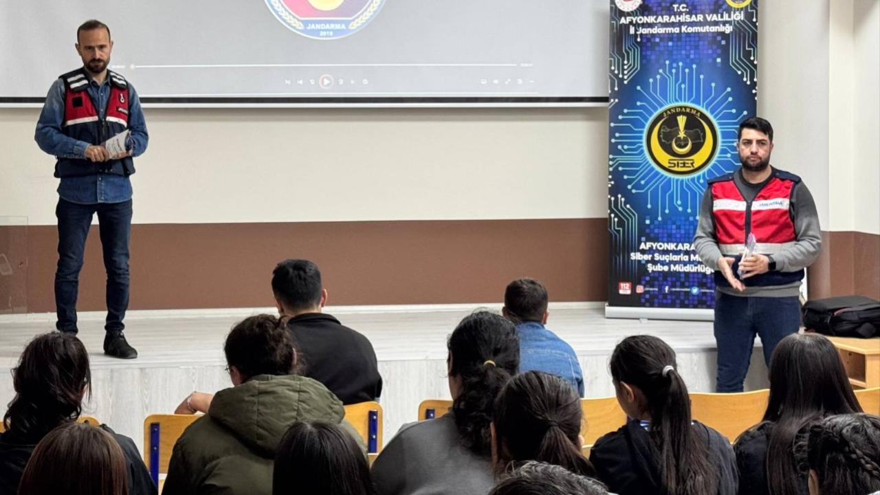 Afyon Jandarmasından Öğrencilere Siber Farkındalık Eğitimi