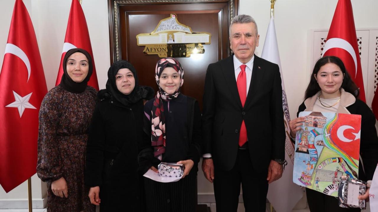 Afyon’da 23 Nisan Etkinlikleri Kapsamında Ödül Töreni Düzenlendi