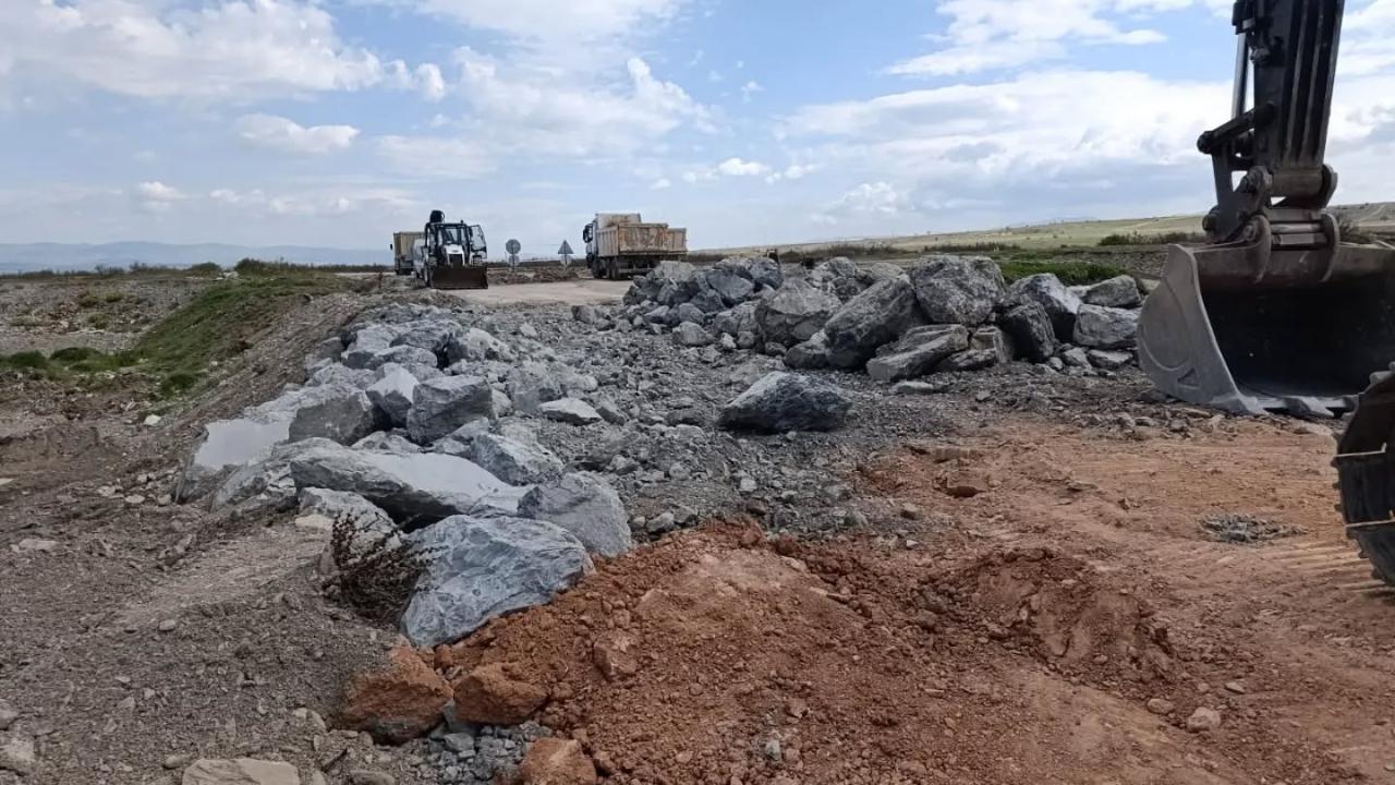 Afyon’da Aşırı Yağış Sonrası Çöken Yol Yeniden Ulaşıma Açıldı