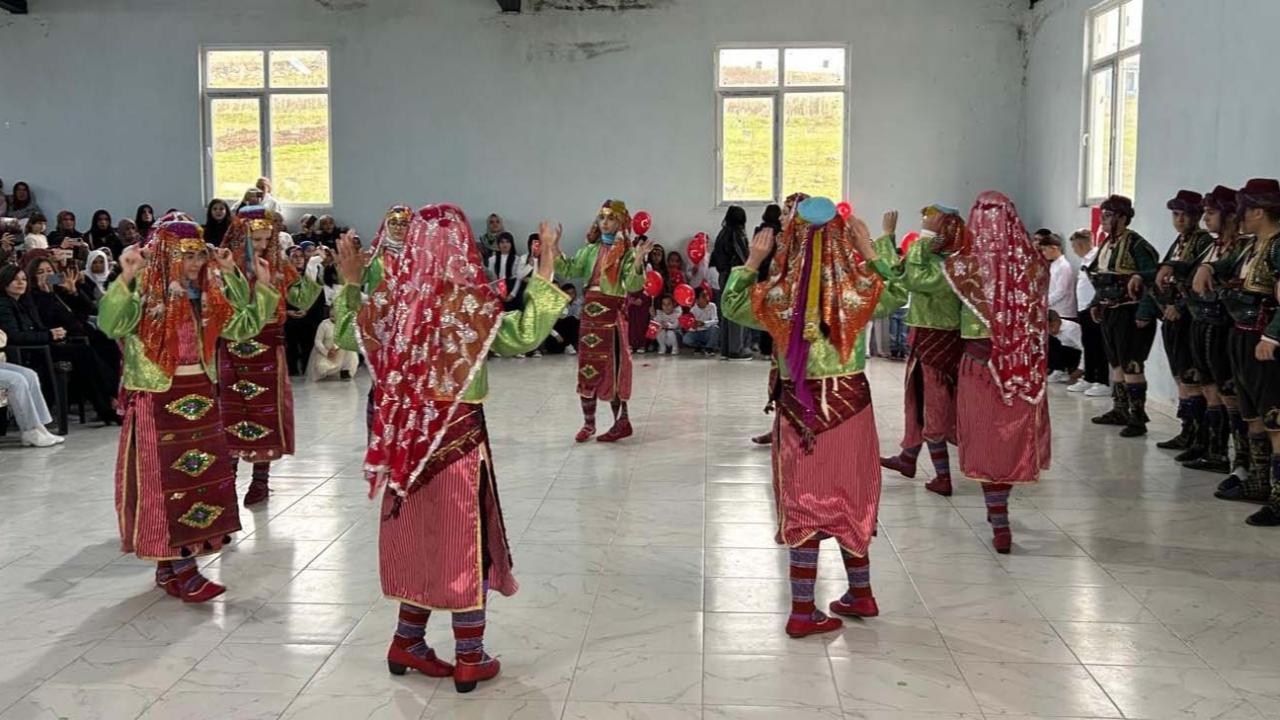 Afyon’da Bayram Coşkusu Köy Okuluna Taşındı: 300 Fidan Toprakla Buluştu