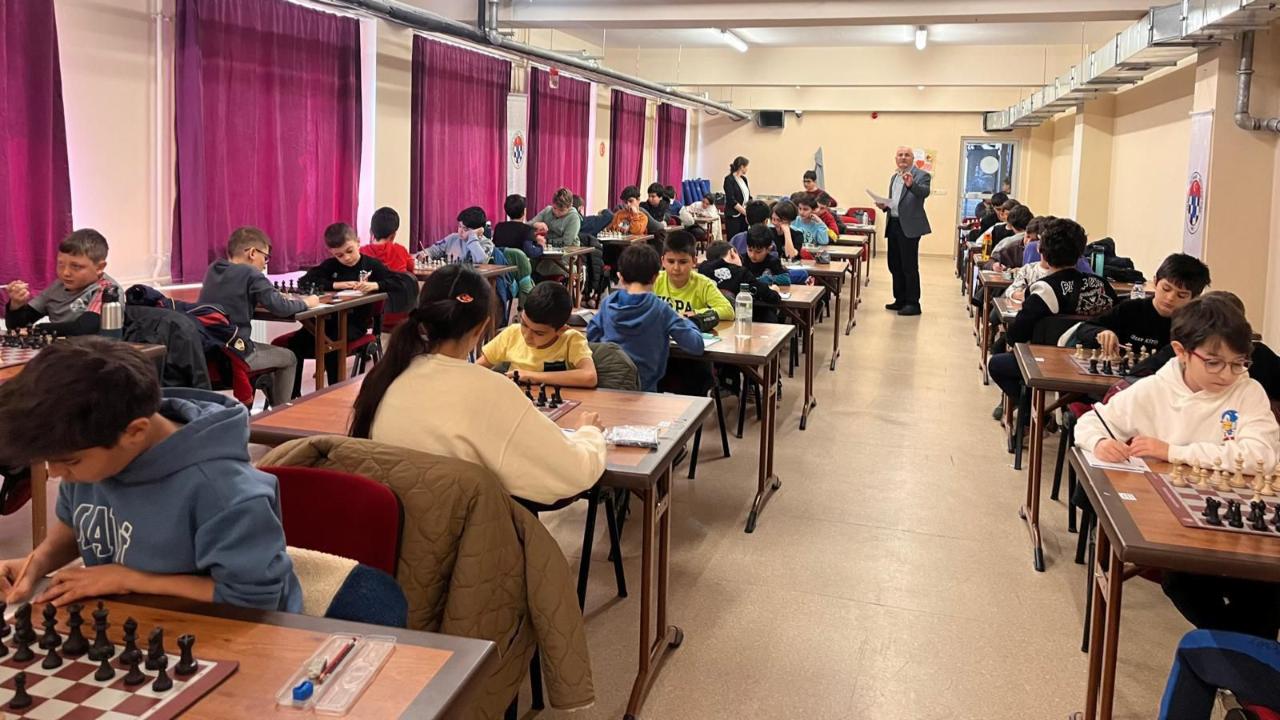 Afyon’da Çocuk Bayramı Spor Turnuvaları Nefes Kesti