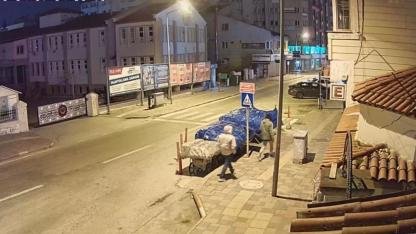 Afyon’da Film Gibi Hırsızlık: Seyyar Tezgâhı Boşaltıp 100 Bin TL’lik Vurgun Yaptılar