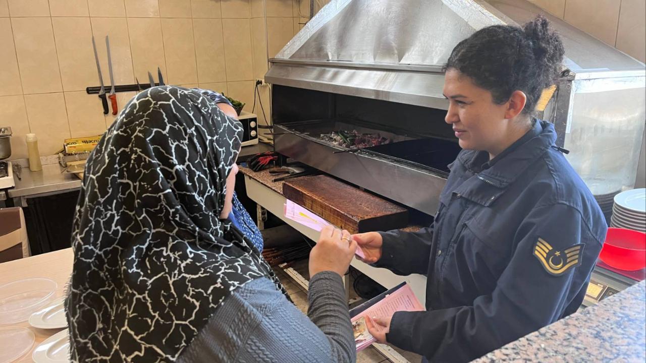 Afyon’da Jandarmadan “Kadına El Kalkamaz” Eğitimi: 89 Vatandaşa KADES Anlatıldı