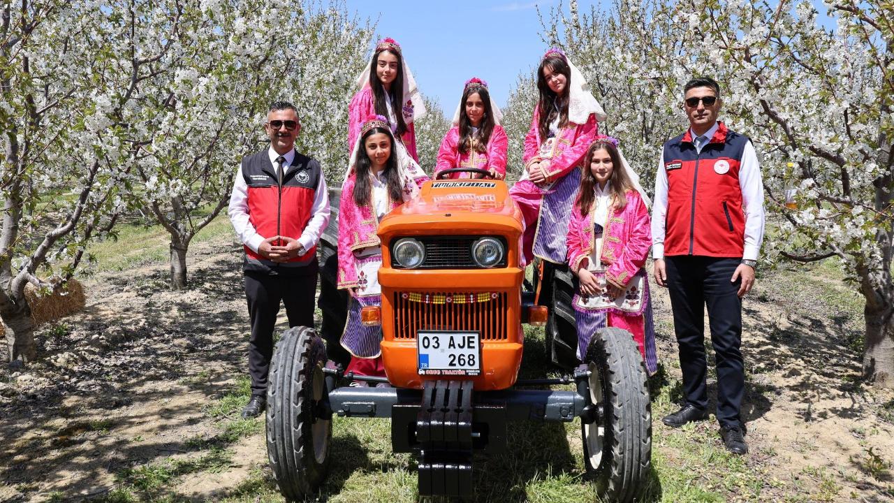 Afyon’da Kiraz Çiçeği Foto Safari Etkinliği Düzenlendi