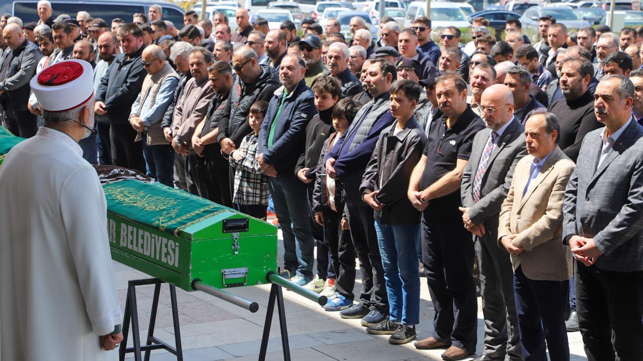 Afyon’da Komşu Dehşeti Sonrası Hayatını Kaybeden Yaşlı Çift Toprağa Verildi