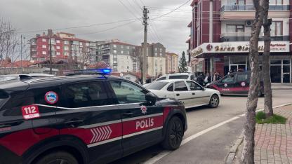 Afyon’da Mahalle Savaş Alanına Döndü:Tekmeler, Yumruklar, Sopalar Havada Uçuştu!