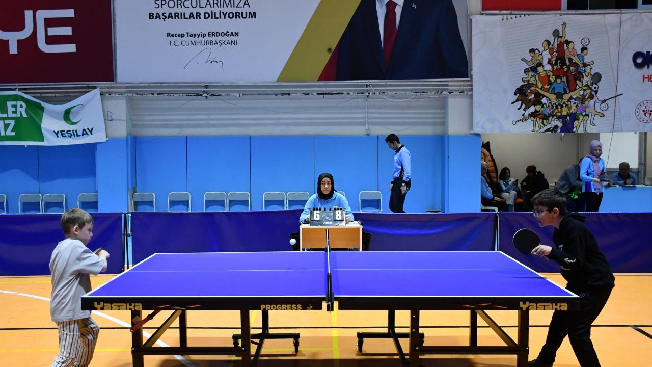 Afyon’da Masa Tenisi Heyecanı: Minikler ve Küçükler Şampiyonları Belli Oldu