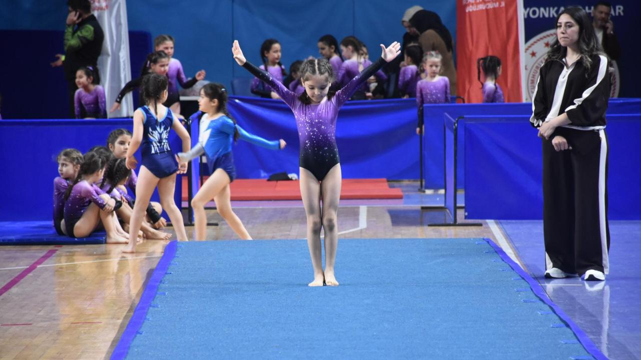Afyon’da Okul Sporları Cimnastik Müsabakaları Tamamlandı