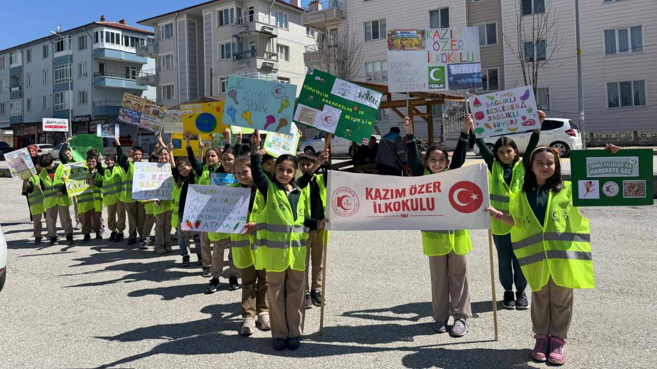 Afyon’da Sağlıklı Yaşam Mesajları Afişlerle Sokaklara Taşındı