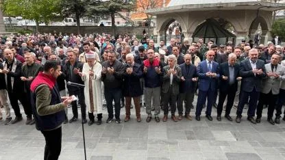 Afyon’da Şehit Öğretmen ve Öğrenciler İçin Gıyabi Cenaze Namazı Kılındı