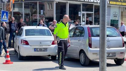 Afyon’da Üç Aracın Karıştığı Trafik Kazası Meydana Geldi