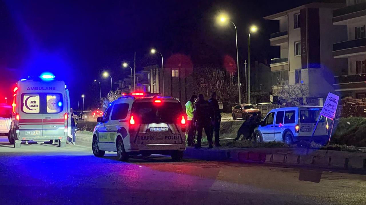 Afyon’da Yürekleri Ağızlara Getiren Kaza! Araç Raylara Uçtu