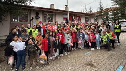 Afyon’daki Köy Okuluna Bayram Sürprizi: 272 PMS Çocukları Sevindirdi