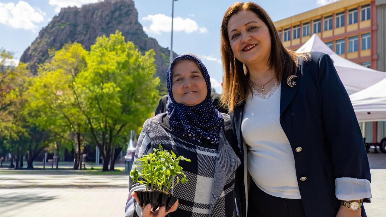 Afyonkarahisar’da 420 Bin Fide Vatandaşlarla Buluştu