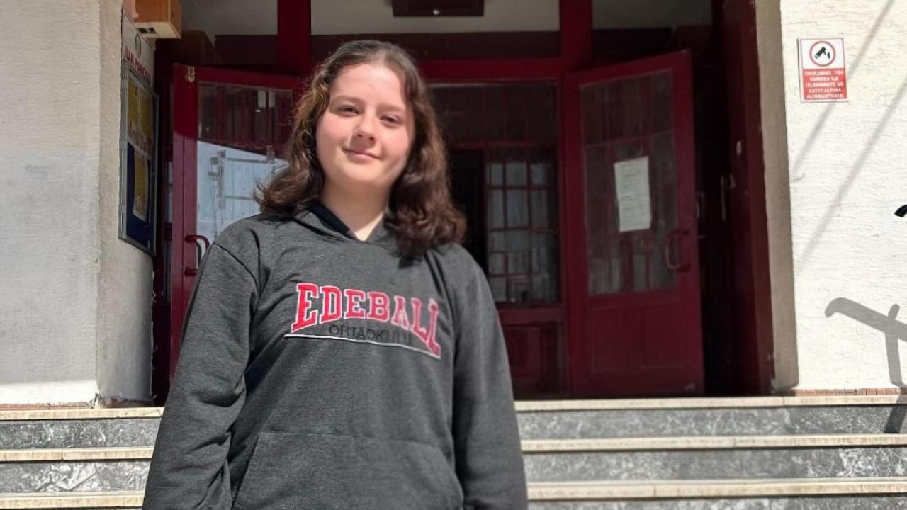 Afyonlu Öğrenci Özer Şiir Yarışmasında Türkiye Birincisi Oldu