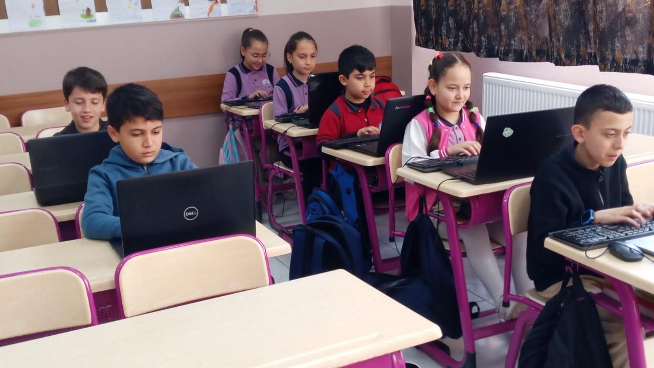 Afyon’un Klavye Şampiyonları Türkiye’yi Dünya Şampiyonası’nda Temsil Edecek