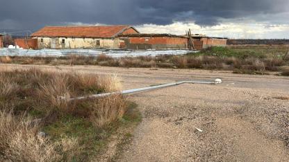Afyon Çay’da Aydınlatma Direği Yola Devrildi!