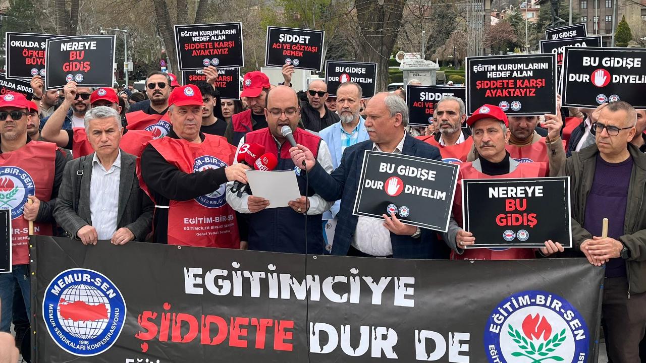 Eğitim Bir-Sen: “Öğretmenin İtibarsızlaşması Toplumsal Çöküşün Göstergesidir”