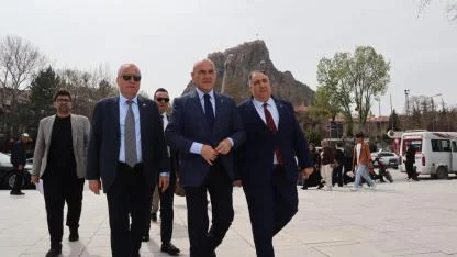 İYİ Partili Çömez Afyon’dan Seslendi: “Bu Ülkeyi Milletle Birlikte Ayağa Kaldıracağız”