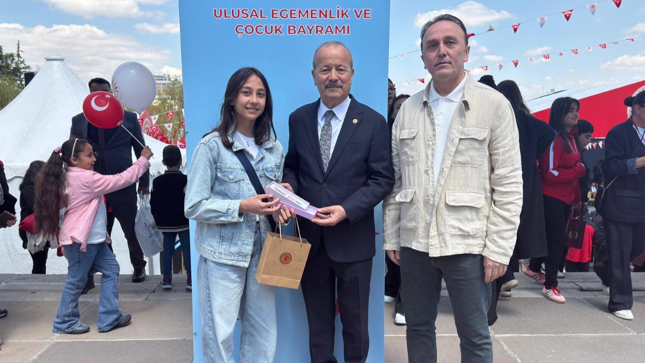 MHP’li Taytak TBMM’de Öğrenciyle Buluştu: “Gençlerimiz Geleceğimizdir”