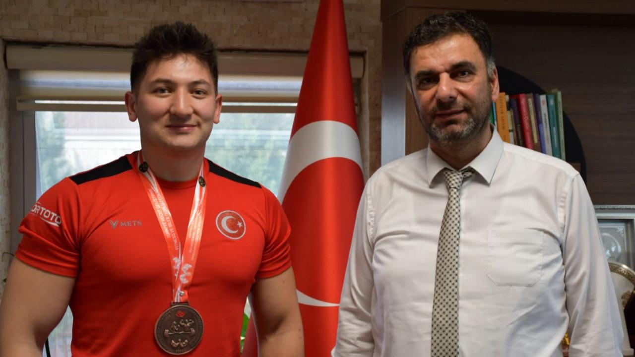 Milli Sporcu İl Müdürüne Ziyaretinde Konuştu: “13 Yaşında Başladım, Milli Takıma Uzandım”