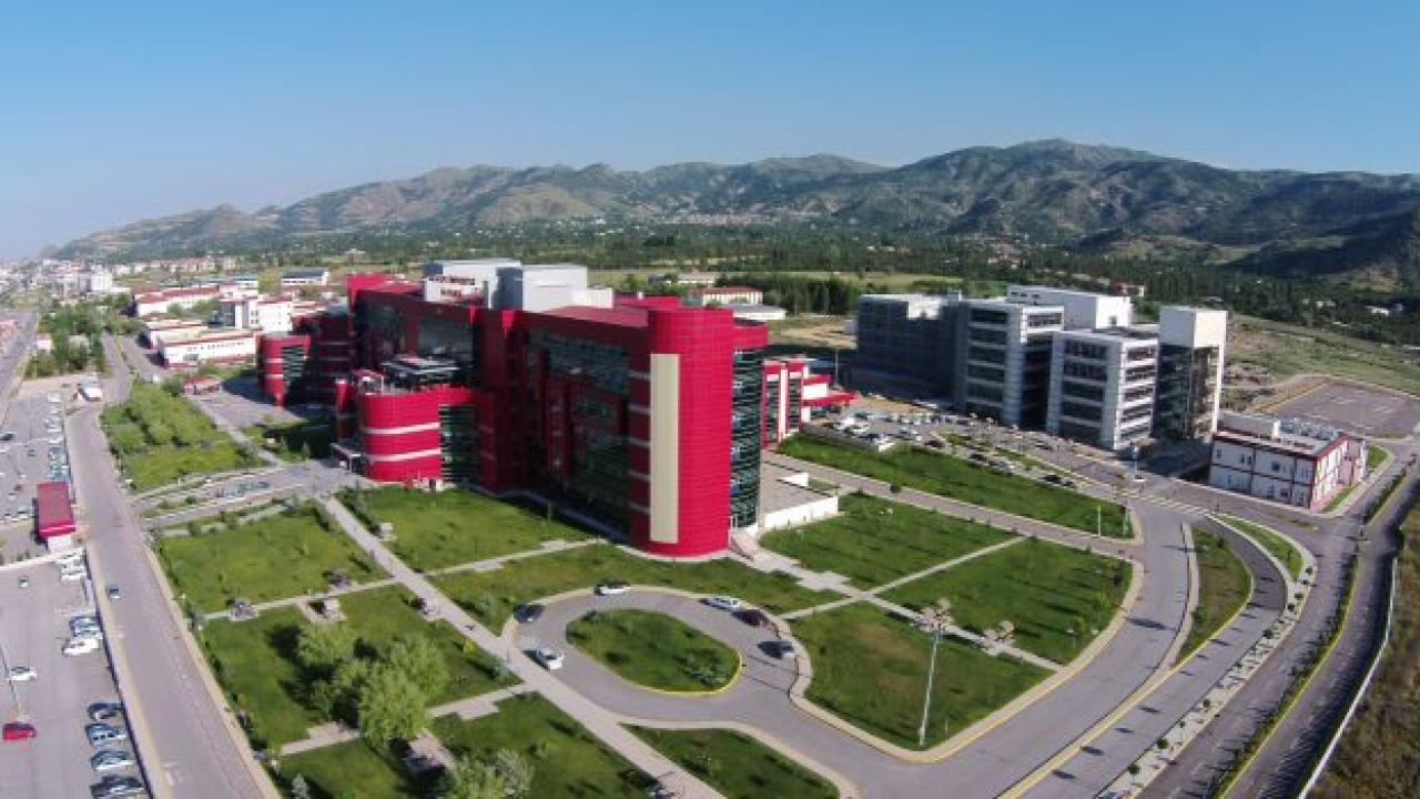 Rektör Arslan’dan AFSÜ Tıp Fakültesi Öğrencilerine Modern Yurt Müjdesi