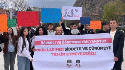 TLB’li Öğrencilerden Zafer Meydanı’nda Açıklama: “Okulları Şiddete Teslim Etmeyeceğiz”