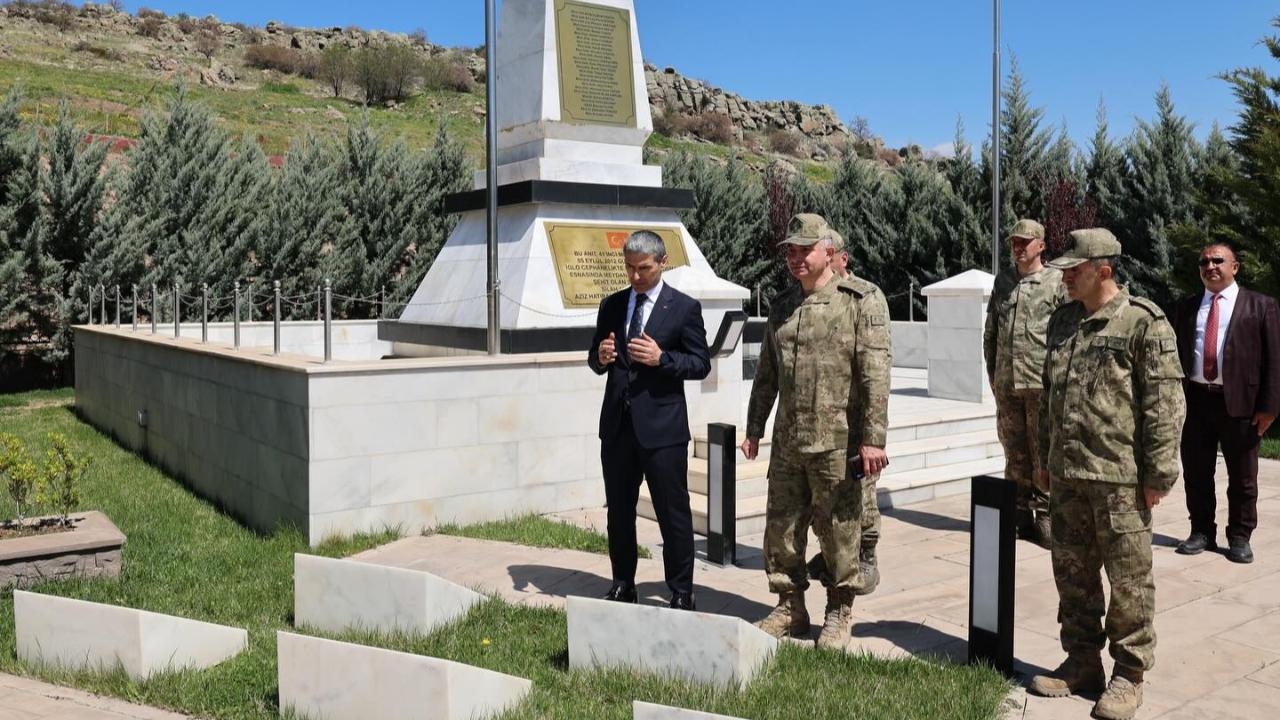 Vali Aktaş’tan 25 Askerin Şehit Olduğu 41. Mühimmat Bölge Komutanlığına Ziyaret