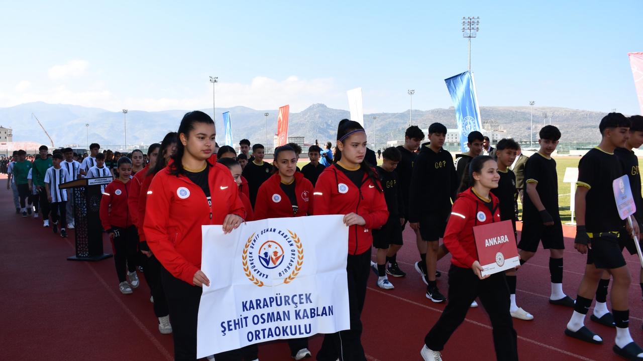 Yıldızlar Futbol Heyecanı Başladı: 10 İlden 300 Sporcu Afyon’da Buluştu