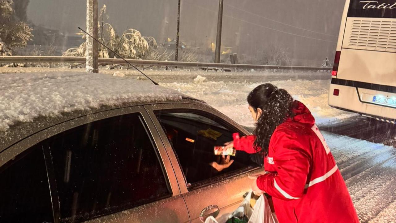 Afyon’da Ekipler Sahada: 5 İl Yolunda Kar Küreme Seferberliği Sürüyor