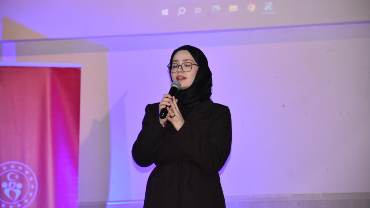 Afyon’da Gençler Arası Kültür ve Sanat Yarışmaları kapsamında şiir yarışması düzenlendi