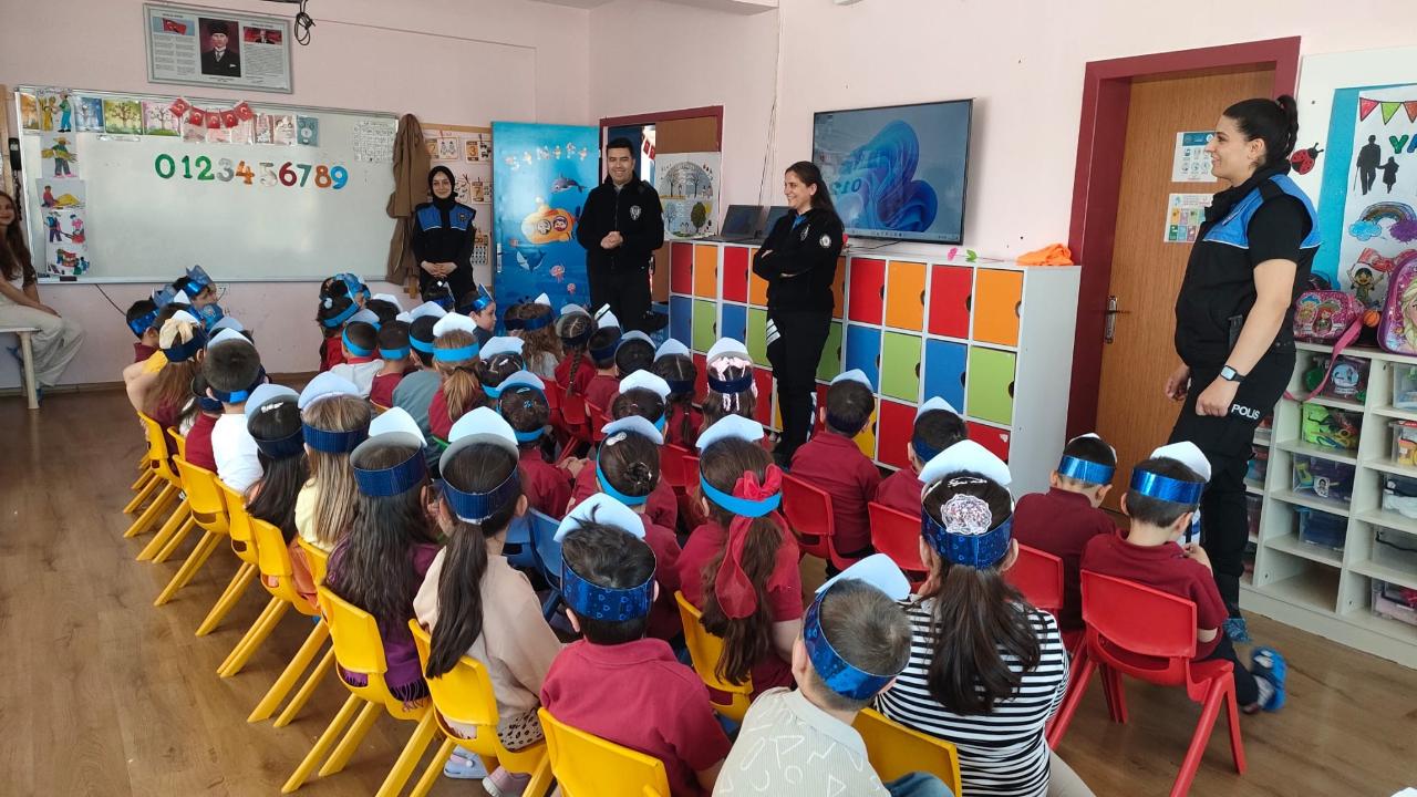 Afyon’da Minik Öğrencilere Polislik Mesleği Tanıtıldı