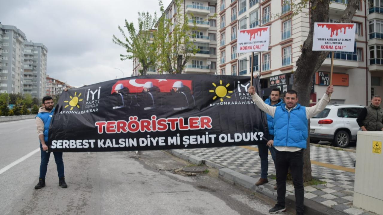 Afyonkarahisar’da Teröre Tepki: Sokaklarda Korna Sesleri Yükseldi