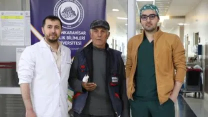 Ağaç Budarken Hayatı Değişti: Kopmak Üzere Olan Parmak AFSÜ’de Kurtarıldı