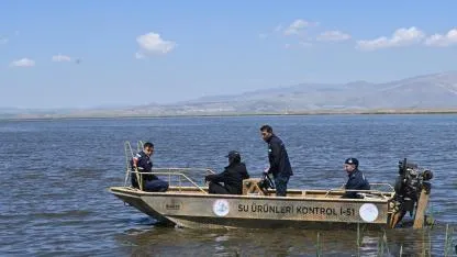 Eber Gölü’nde Kaymakamlar Sahaya İndi: Kaçak Yapılar, Kirlilik ve Su Seviyesi Yerinde İncelendi