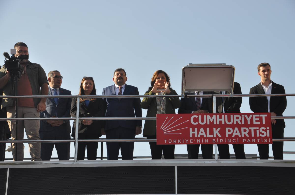 Özgür Özel Afyon Mitinginde Konuştu: “15 Kez Kaybettik Ama Küsmedik, Doğru Adayla Kazandık”