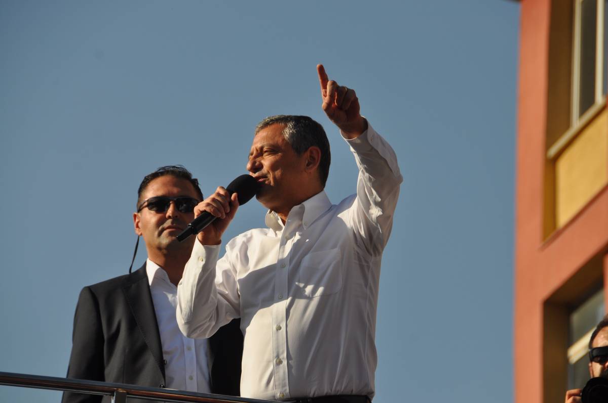 Özgür Özel Afyon Mitinginde Konuştu: “15 Kez Kaybettik Ama Küsmedik, Doğru Adayla Kazandık”