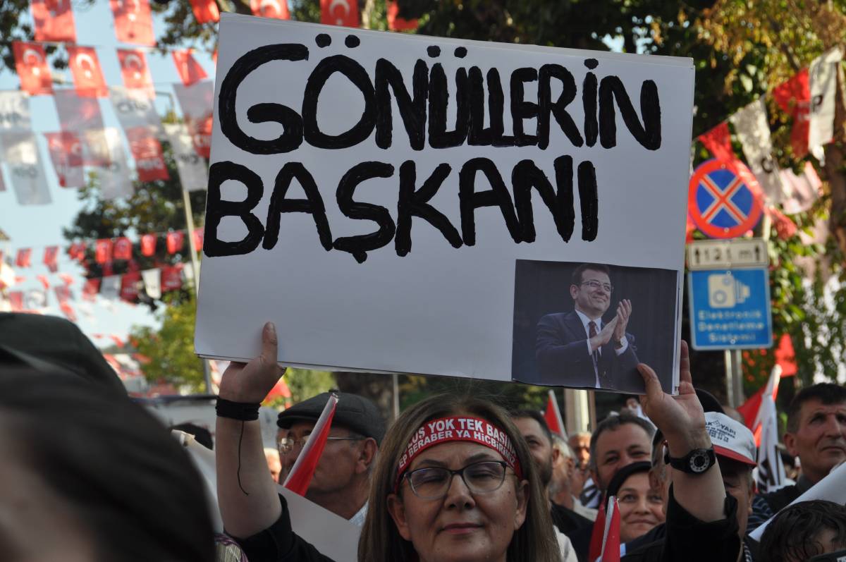 Özgür Özel Afyon Mitinginde Konuştu: “15 Kez Kaybettik Ama Küsmedik, Doğru Adayla Kazandık”