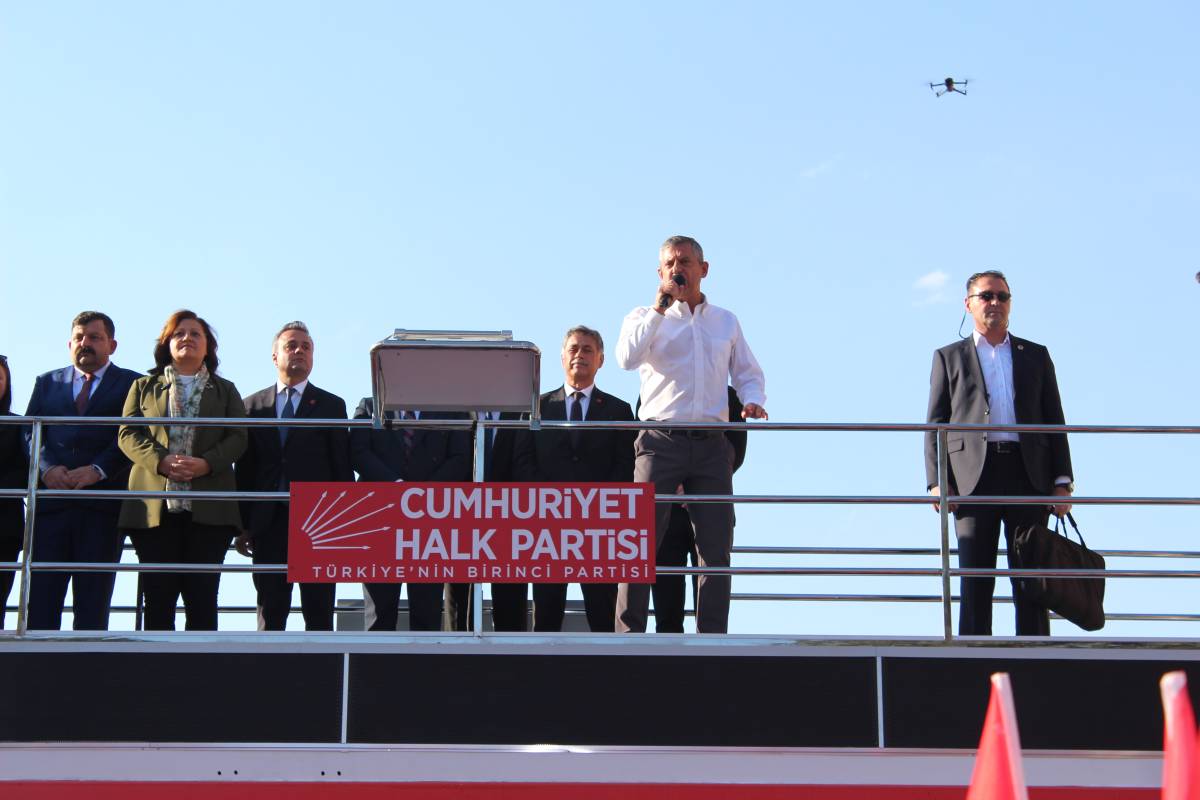 Özgür Özel Afyon Mitinginde Konuştu: “15 Kez Kaybettik Ama Küsmedik, Doğru Adayla Kazandık”