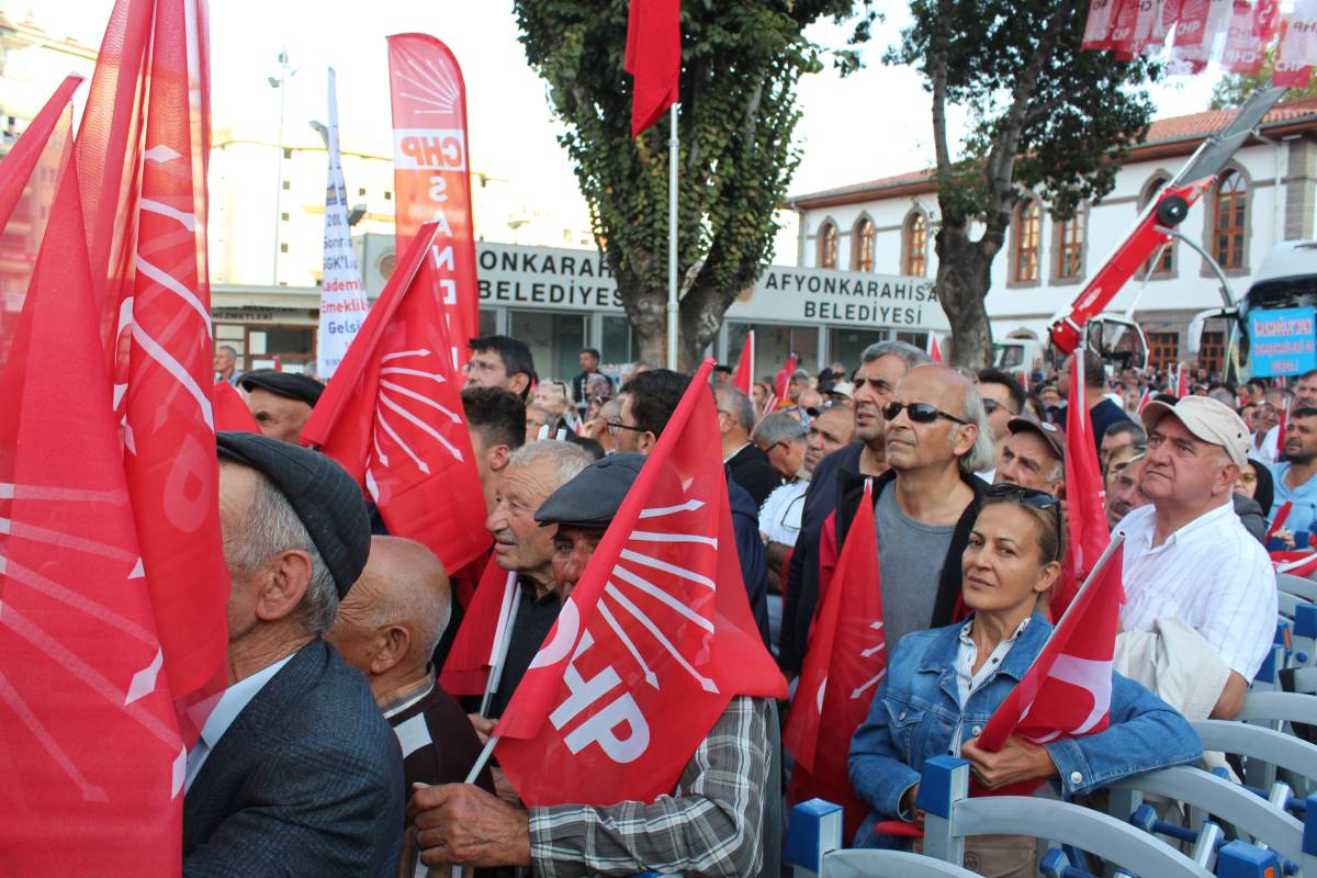 Özgür Özel Afyon Mitinginde Konuştu: “15 Kez Kaybettik Ama Küsmedik, Doğru Adayla Kazandık”
