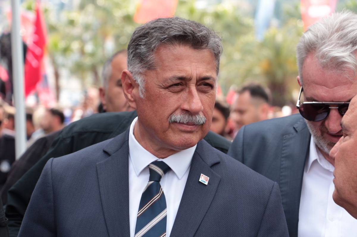 CHP’li Yalçın Görgöz: “Zafer Havalimanı 160 Aydır Zarar Ediyor!”